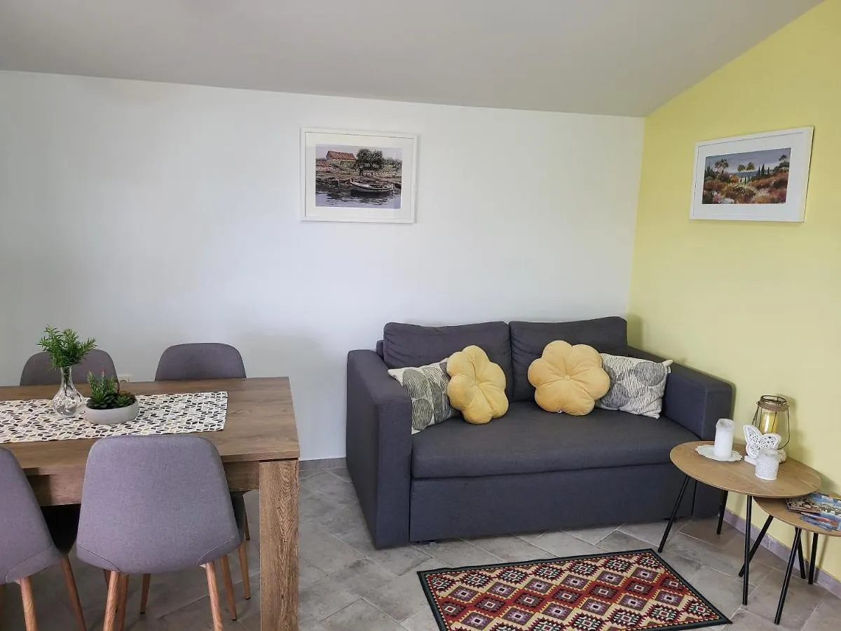 Apartment Pajo II 셀리네